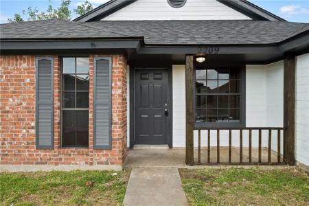 2209 Westlake Court