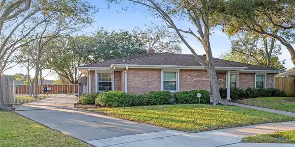 3905 Dunbrook Drive