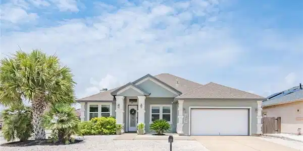 Image 2: Effortless curb appeal. More time for what you lov