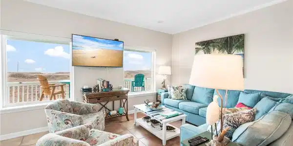 Image 4: Cozy up and relax on the 3rd floor of this home.