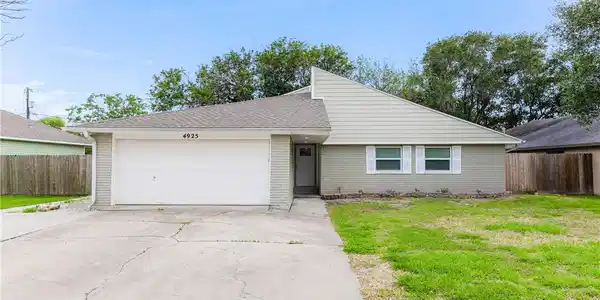 4925 Valley Stream Drive