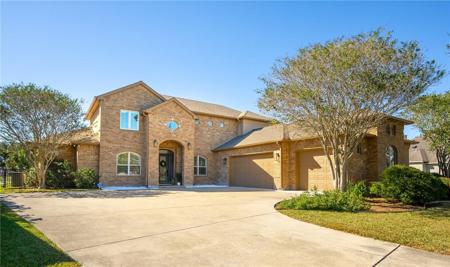 5921 Lago Vista Drive