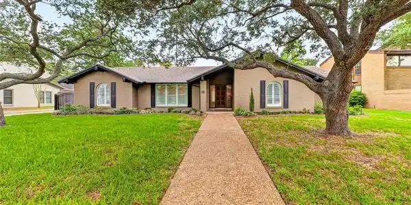 4950 Oakmont Drive