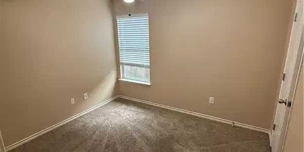 Image 4: 2nd bedroom