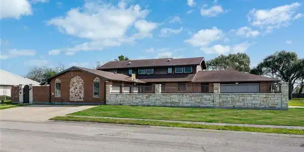 5914 Parkland Drive