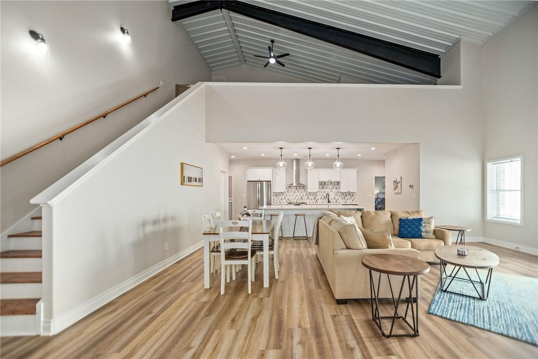 Image 4: Living/Dining/Kitchen