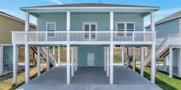 143 Paradise Drive E