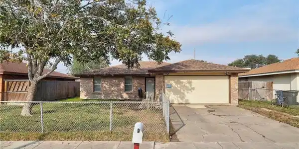 5713 CRESTHAVEN Drive