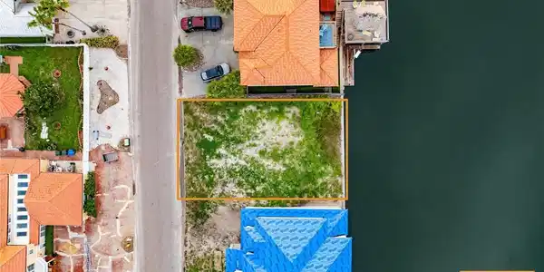 Image 3: 50' x 120' waterfront lot