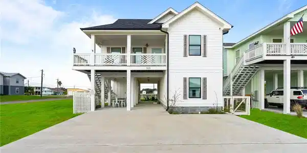 1529 S Live Oak St