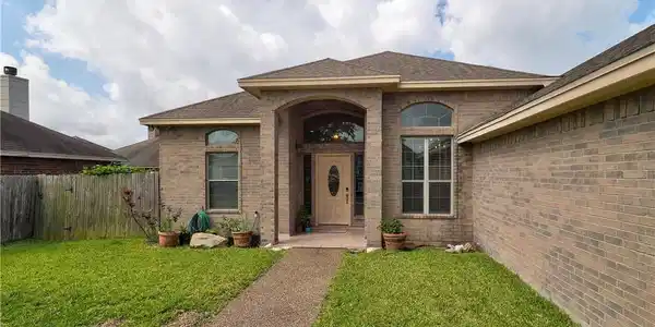 Image 3: Front Entry