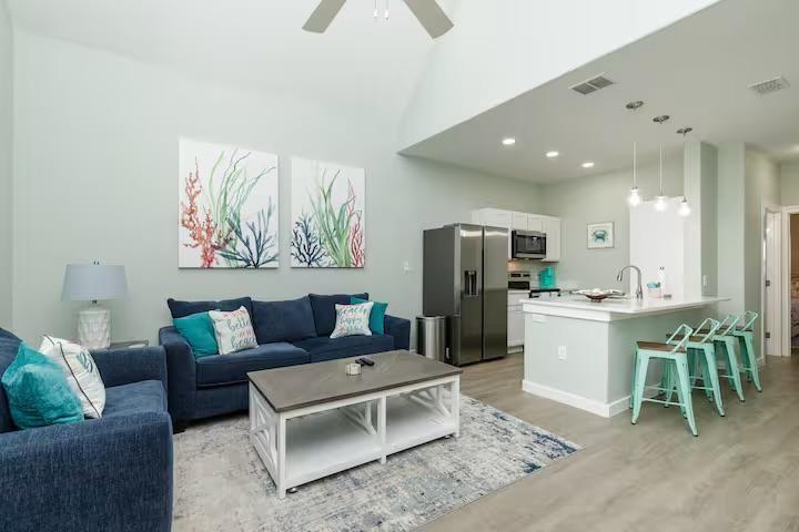 Image 4: Living Room