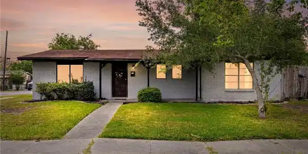 1102 Bradshaw Drive