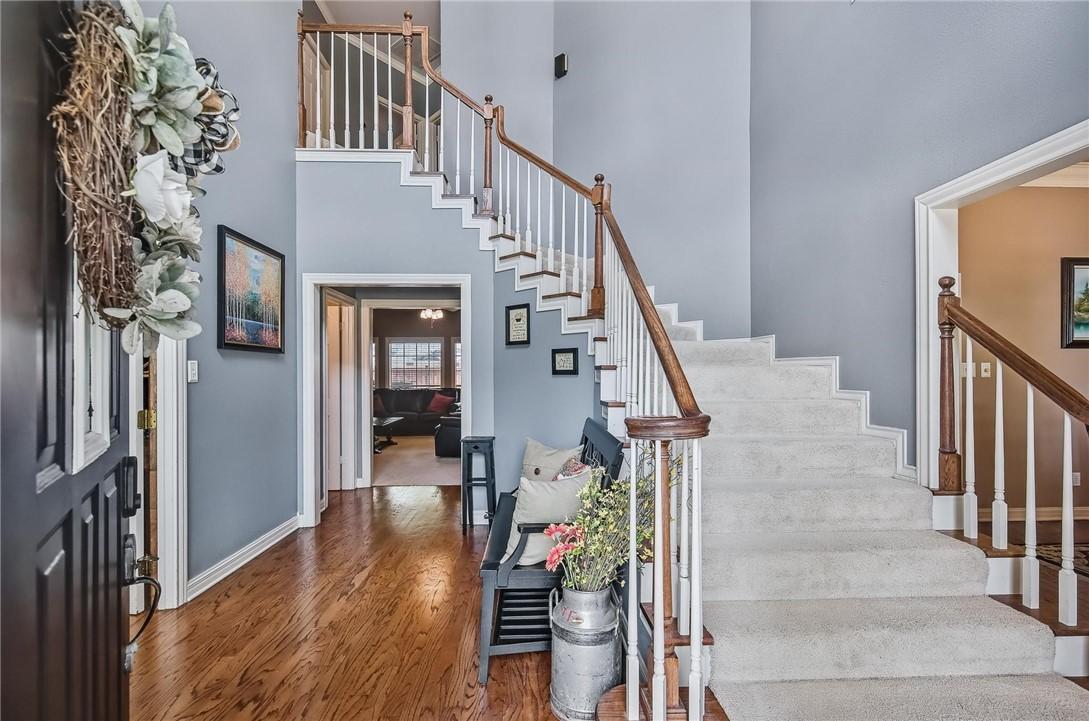 Image 3: Enter the front door and what a grand entrance!