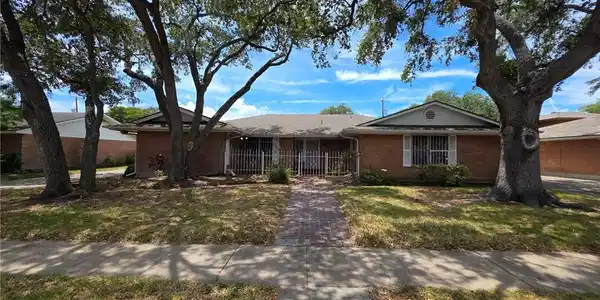 526 Meadowbrook Drive