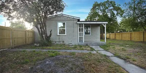 337 W Vanderbilt Drive