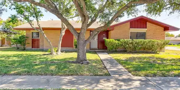 1322 W Cherrystone Drive