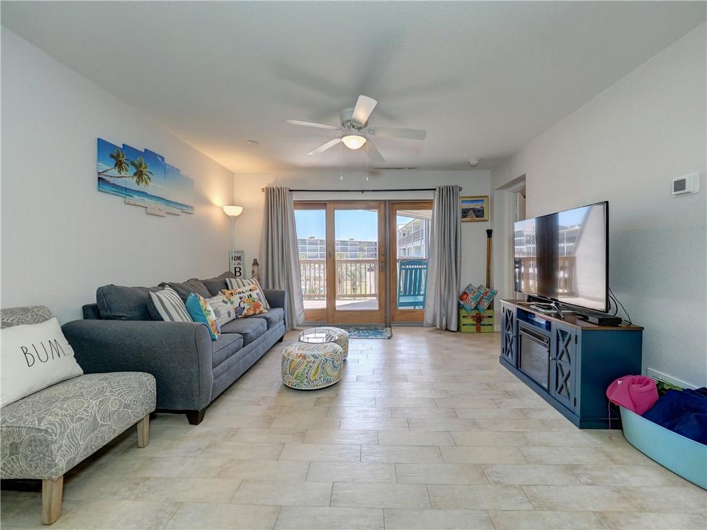 Image 4: Living Room