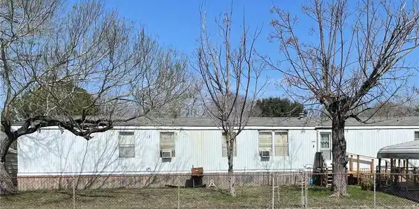 902 Parkwood Place