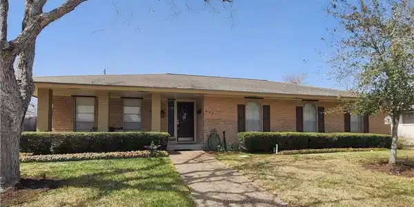 6421 Oakbrook Drive