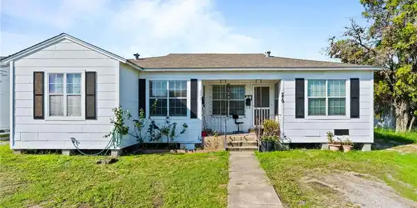 273,275,277,279 W Longview Street