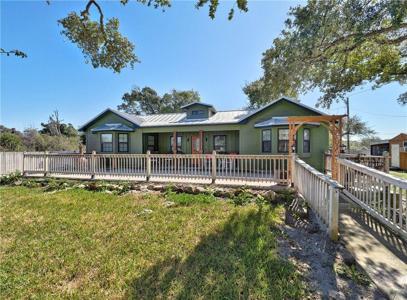 1045 N McCampbell