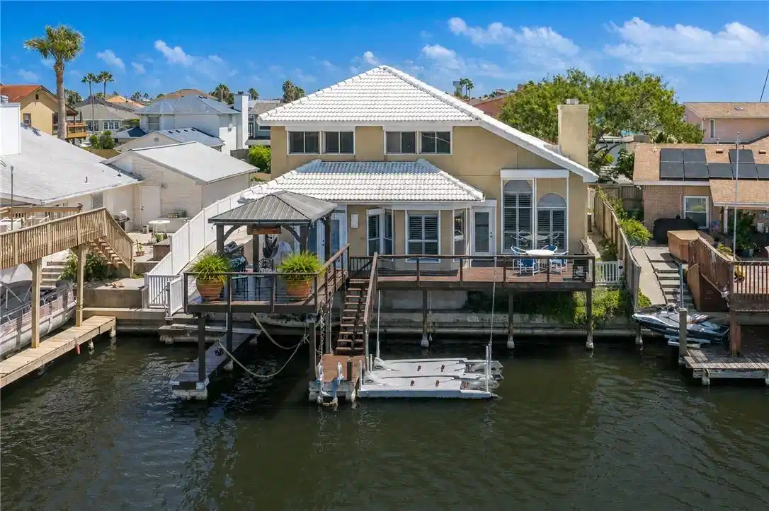 Image 1: Welcome to 13722 Cayo Cantiles