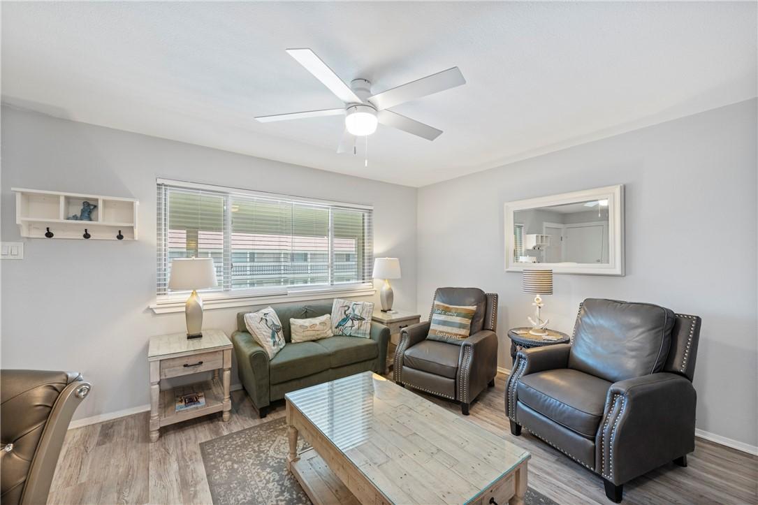 Image 3: Living Room