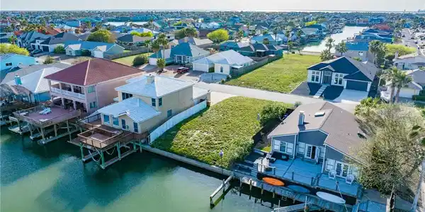 Image 3: Waterfront Lot