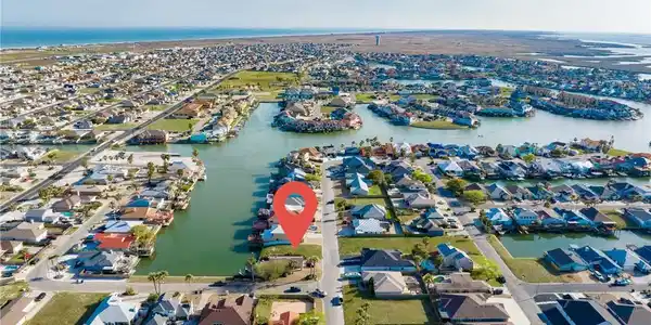 Image 4: Aerial View, minutes from the Gulf