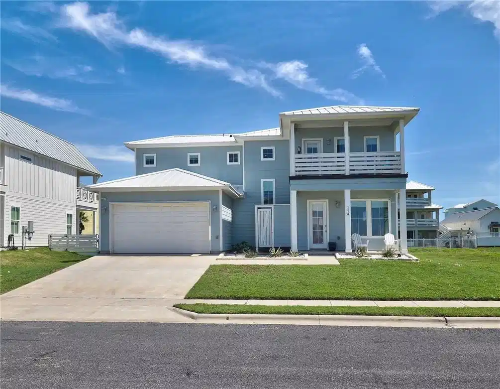 Image 1: welcome to this beautiful homes in Island Park Est