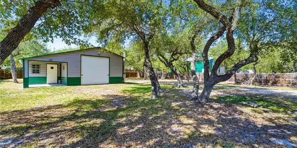 319 N Traylor