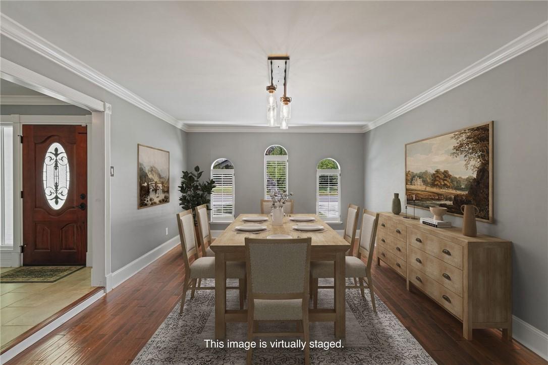 Image 4: Dining Room