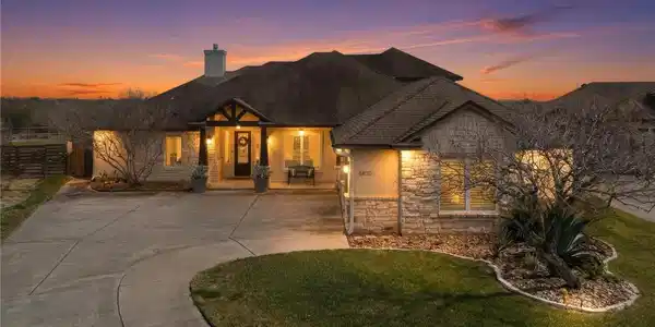 5830 Lago Vista Drive