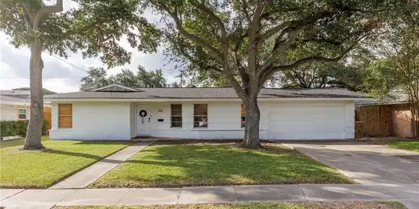 909 Dolphin Place