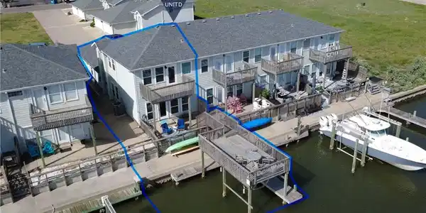 Image 2: Private Boat Lift!