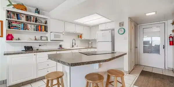 Image 2: Kitchen with Breakfast Bar