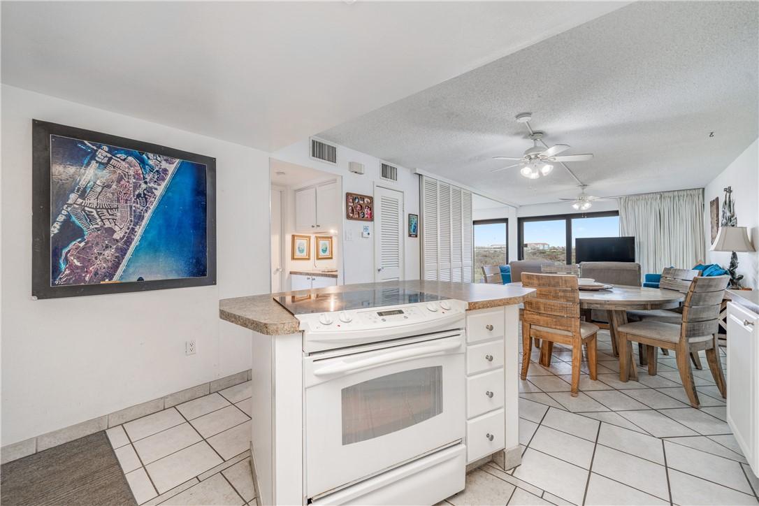 Image 3: Kitchen