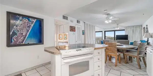Image 3: Kitchen