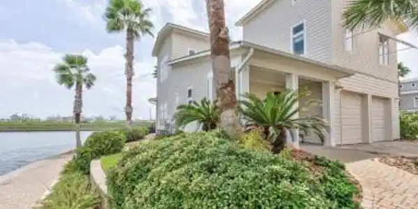 3700 Island Moorings Parkway