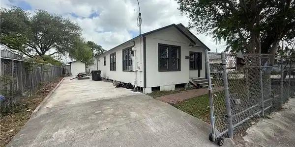 1416 Date Street