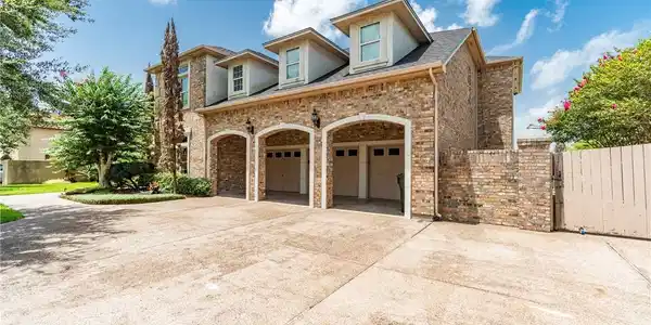 23 Great Lakes Drive