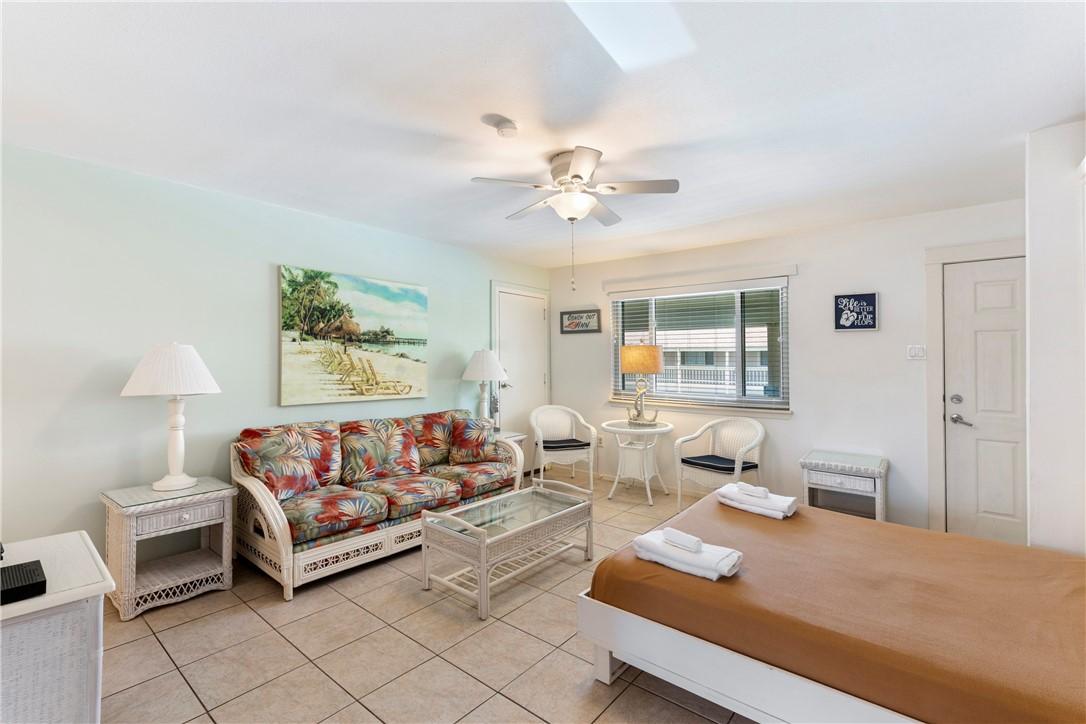 Image 3: Living Room