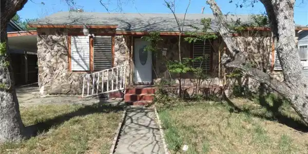 1826 Yale Street