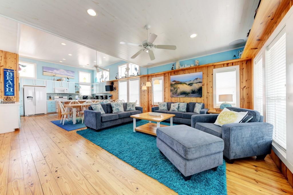 Image 3: Living Room