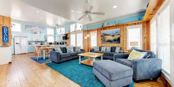 Image 3: Living Room