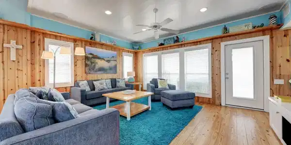 Image 4: Living Room