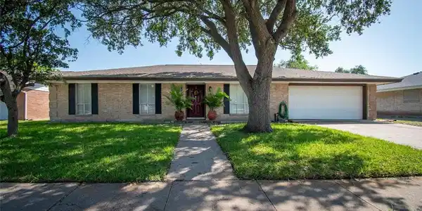 4009 Rooney Drive