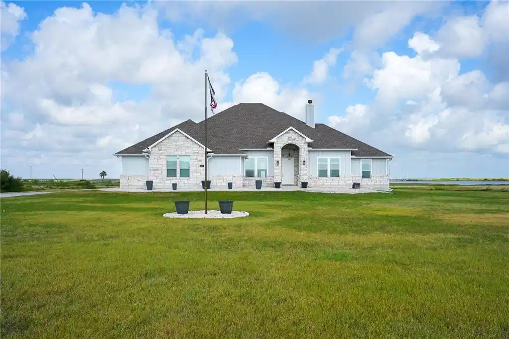 Image 1: 107 SUNRISE DR. 
ROCKPORT TX