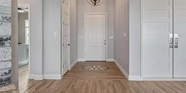 Image 3: ENTRY